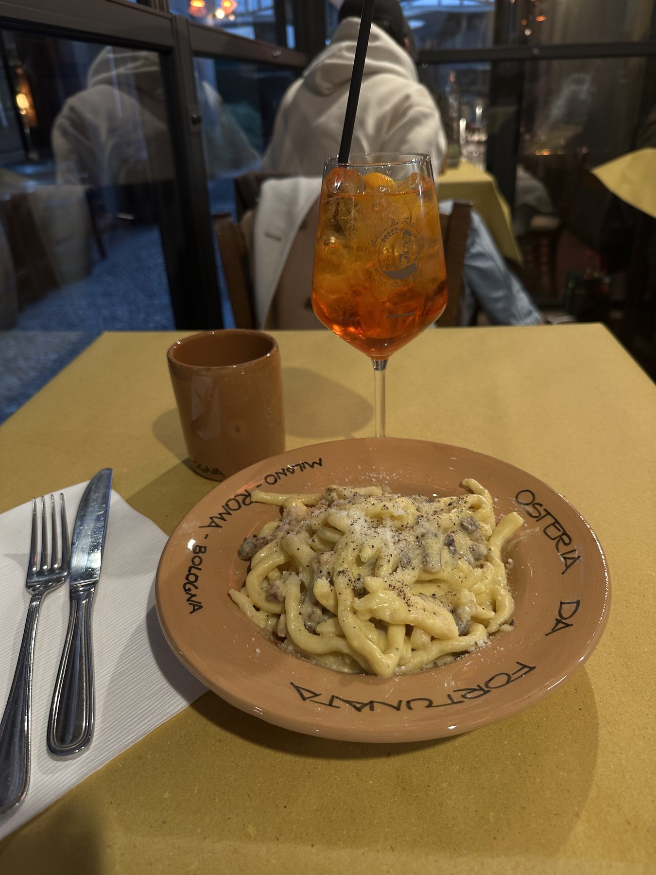 Pasta e aperitivo arancione